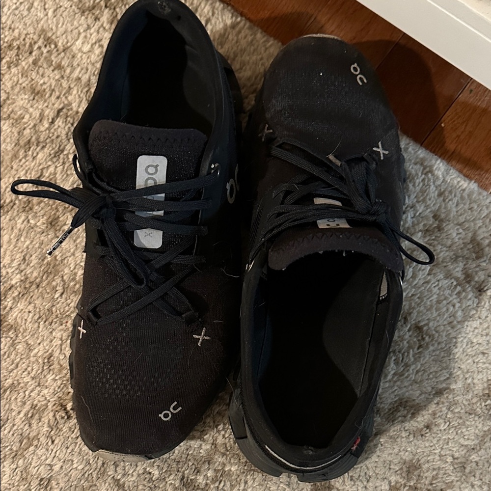 On Running women’s Black Sneakers